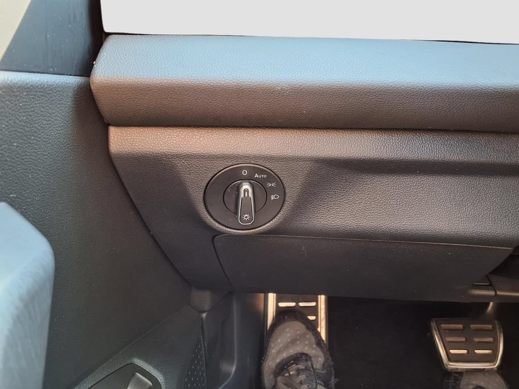 Used 2025 Volkswagen Jetta Sport FWD image 22