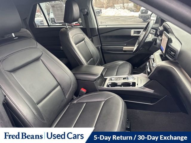 Certified 2022 Ford Explorer XLT w/ Equipment Group 202A AWD/4WD image 11