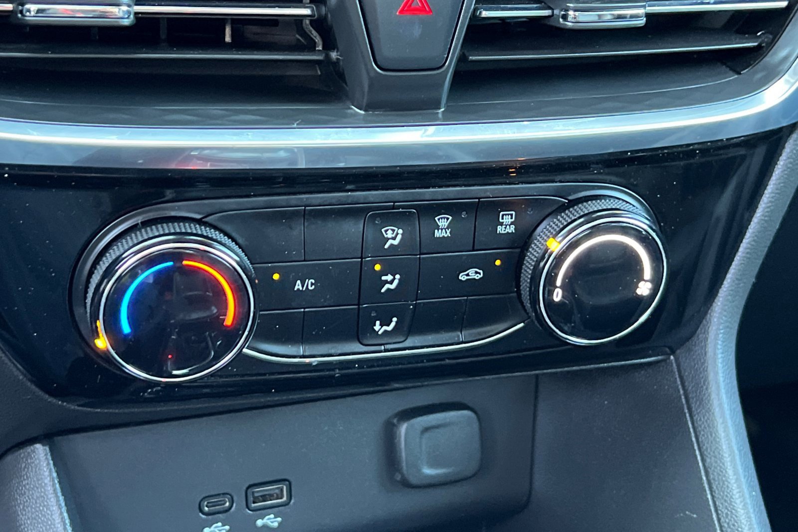 Used 2024 Buick Encore GX Sport Touring image 21