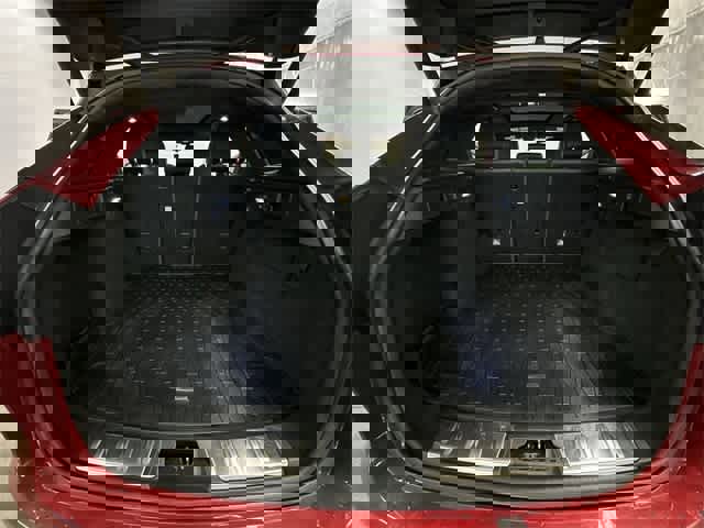 Used 2020 Jaguar F-PACE R-Sport image 27