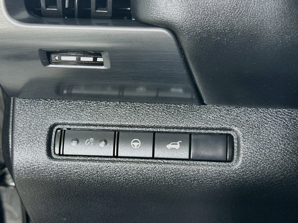 Used 2025 Nissan Pathfinder Rock Creek AWD/4WD image 13