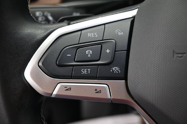 Used 2025 Volkswagen Atlas SE FWD image 18