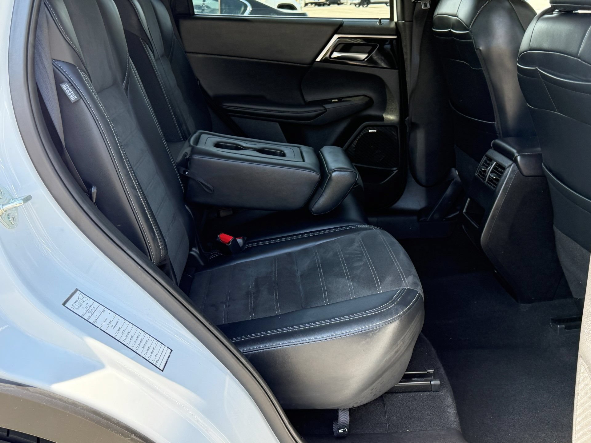 Used 2025 Mitsubishi Outlander SE AWD/4WD image 13