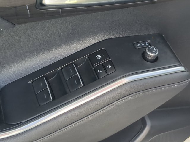 Used 2023 Toyota Highlander Limited FWD image 14