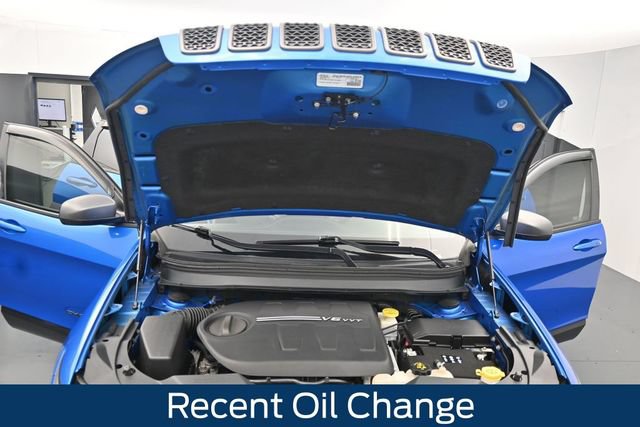 Used 2019 Jeep Cherokee Trailhawk w/ Comfort/Convenience Group AWD/4WD image 16
