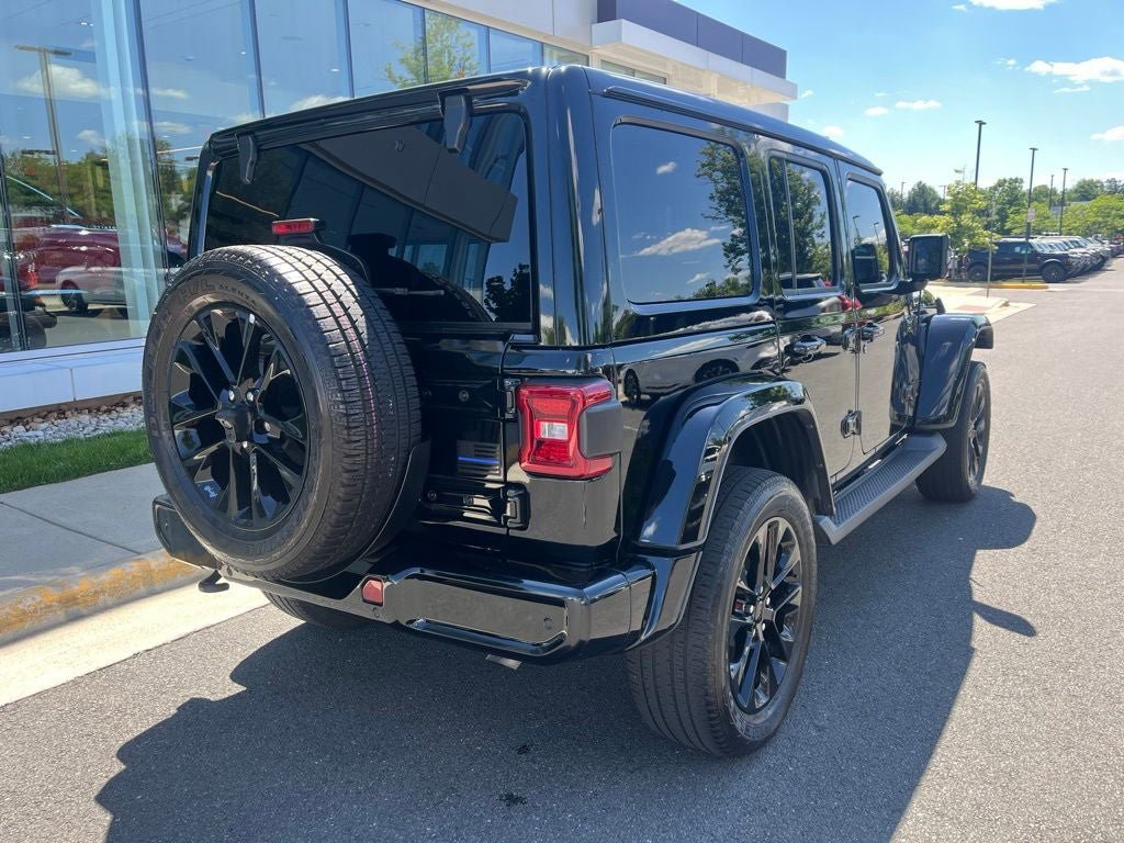 Used 2023 Jeep Wrangler Unlimited Sahara AWD/4WD image 9