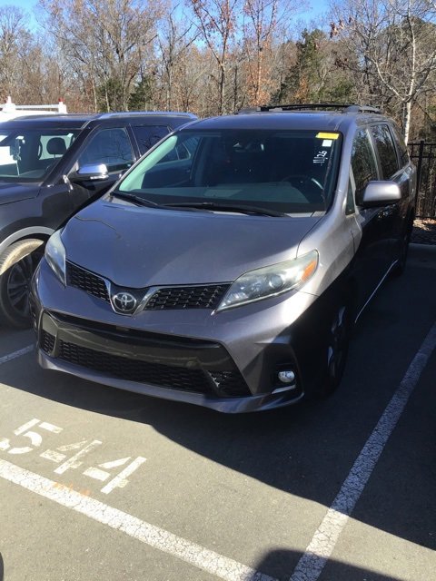 Used 2018 Toyota Sienna SE Premium image 1
