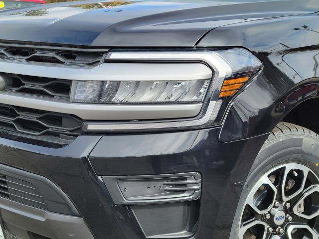 Certified 2023 Ford Expedition Max XLT image 9