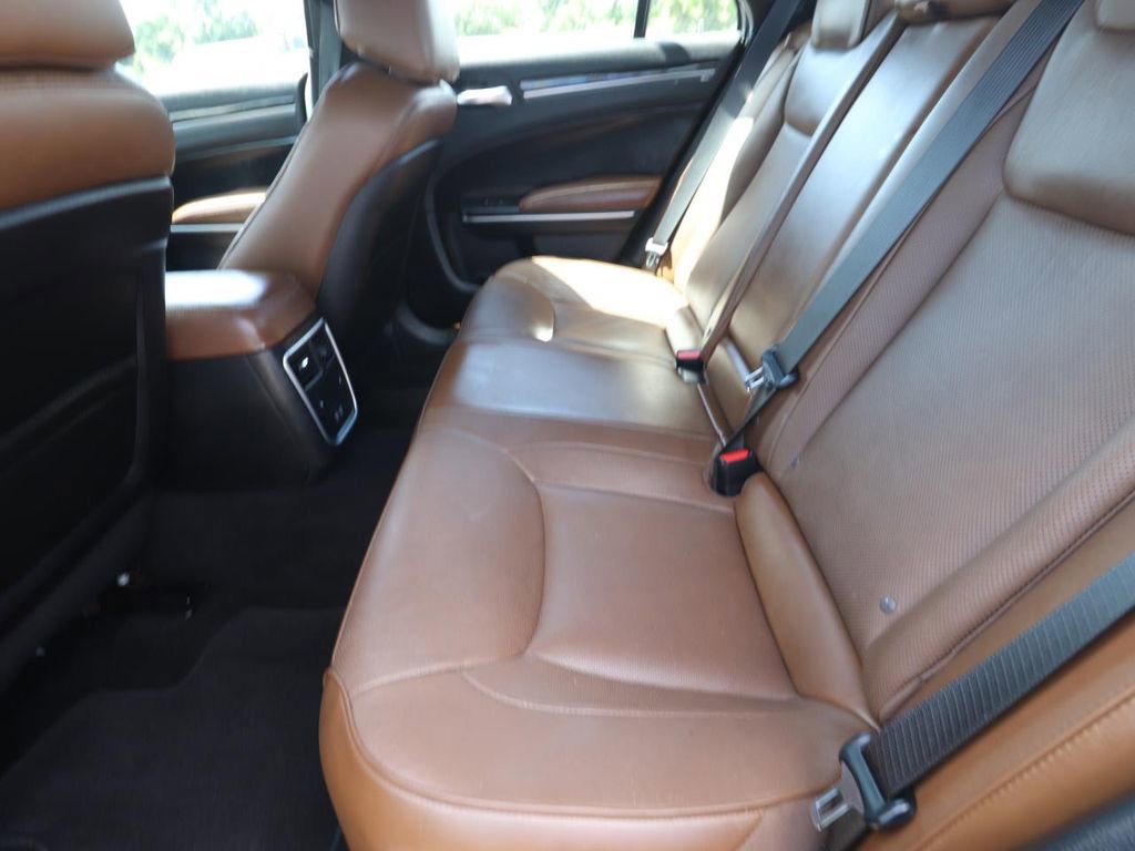 Used 2019 Chrysler 300 Limited RWD image 6