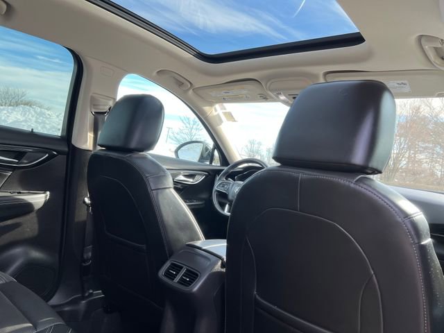 Used 2021 Buick Envision Essence w/ Technology Package I image 33