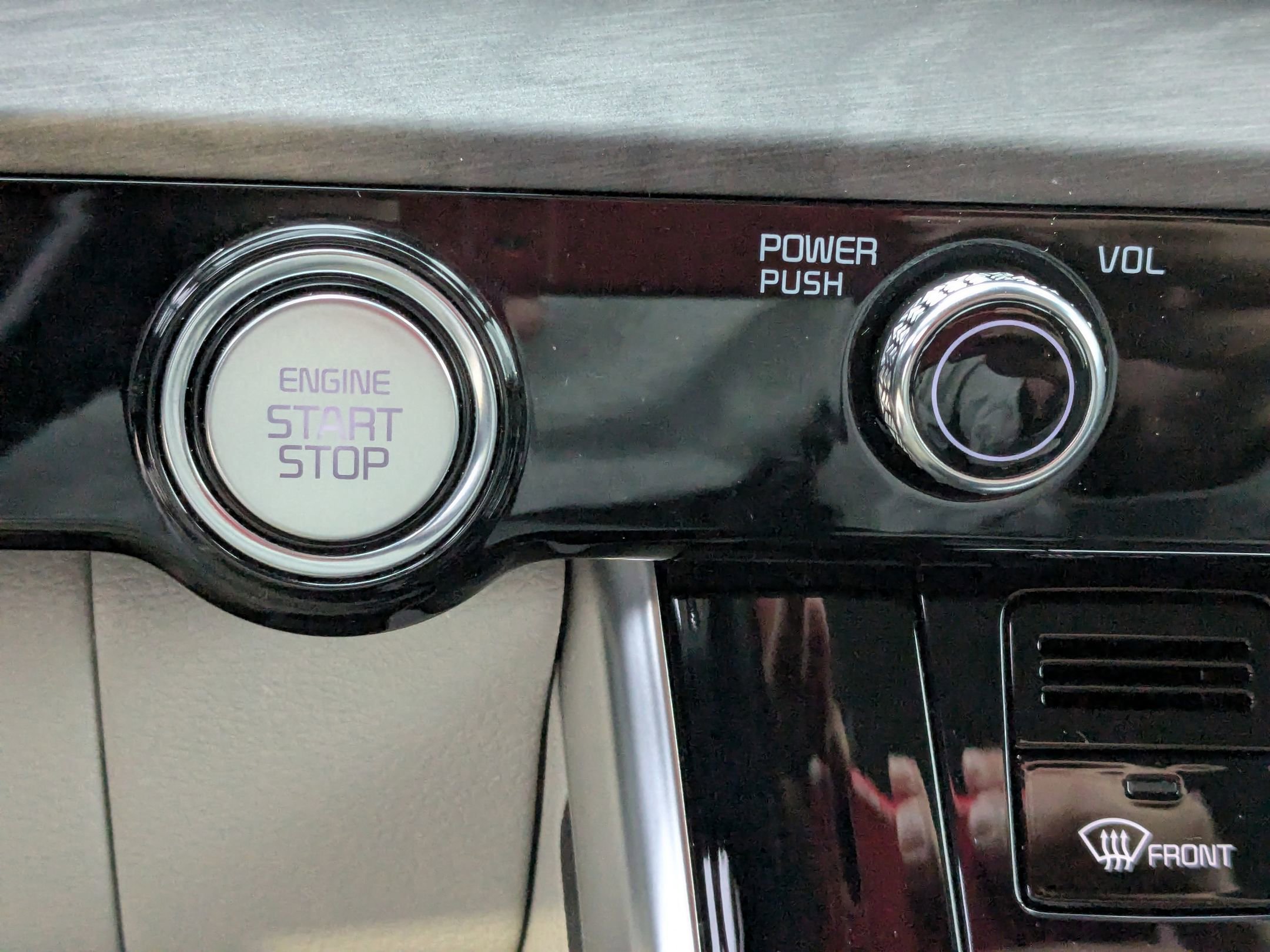 Used 2024 Kia Carnival EX image 25