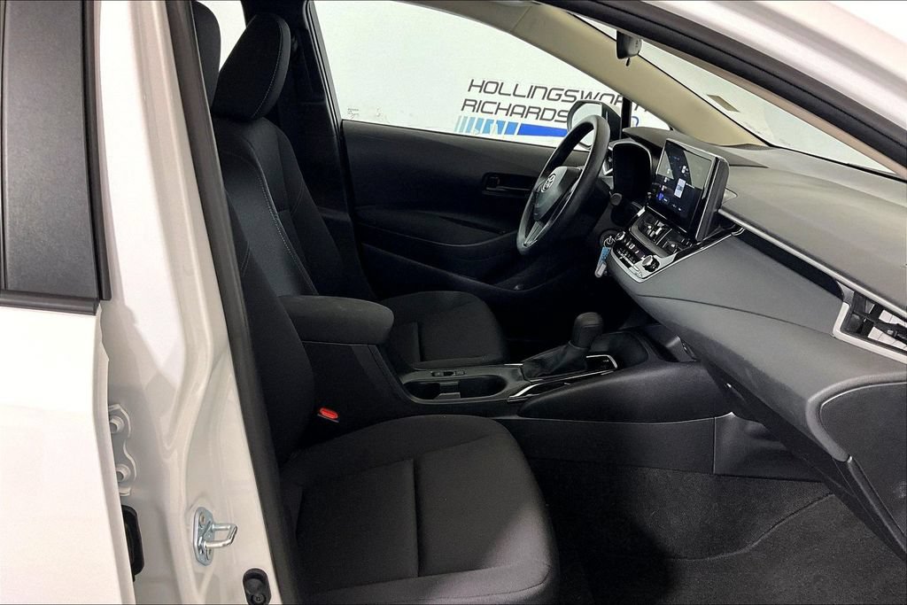 Used 2026 Toyota Corolla LE FWD image 6