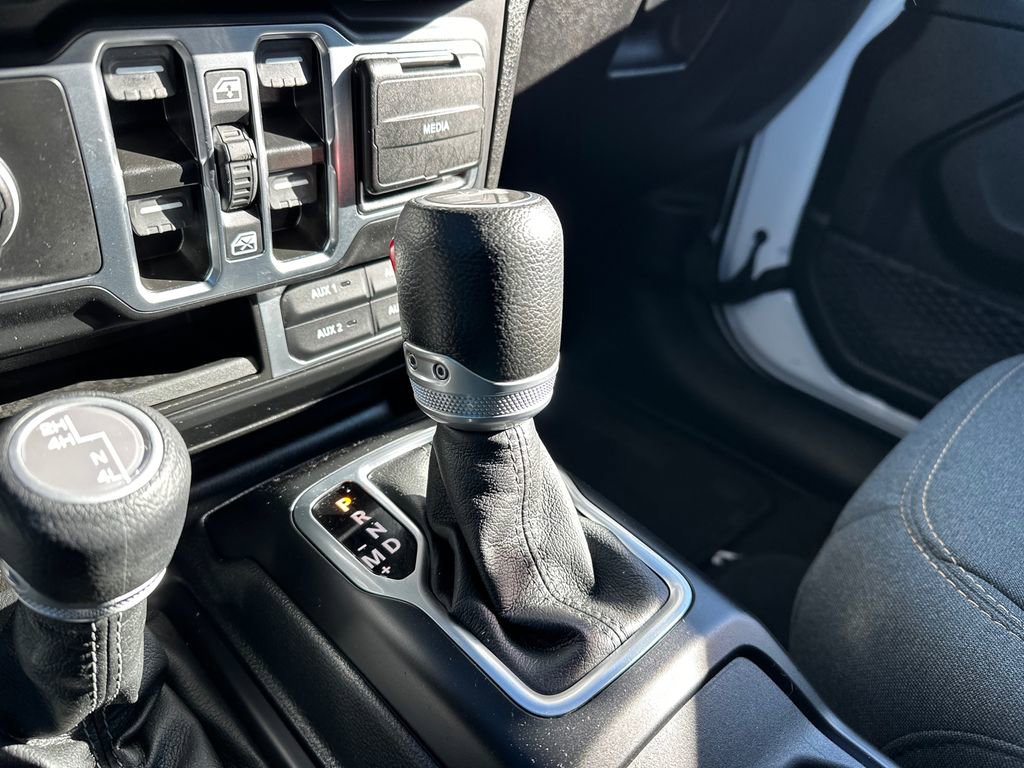 Used 2024 Jeep Wrangler Sahara image 31