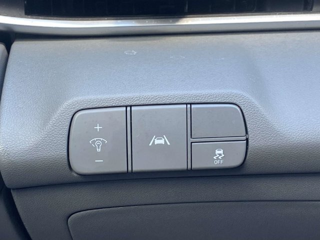 Used 2023 Hyundai Elantra SEL FWD image 18