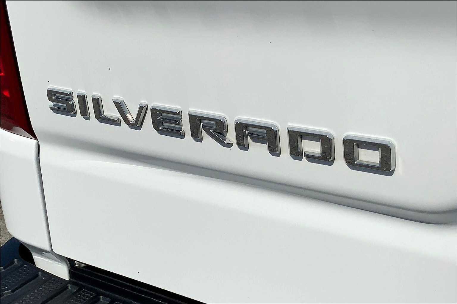 Used 2024 Chevrolet Silverado 1500 ZR2 w/ Technology Package image 30