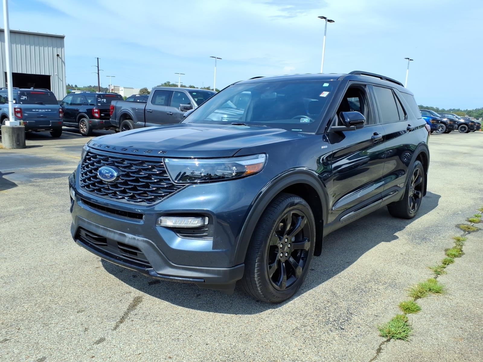 Certified 2023 Ford Explorer ST-Line AWD/4WD image 3