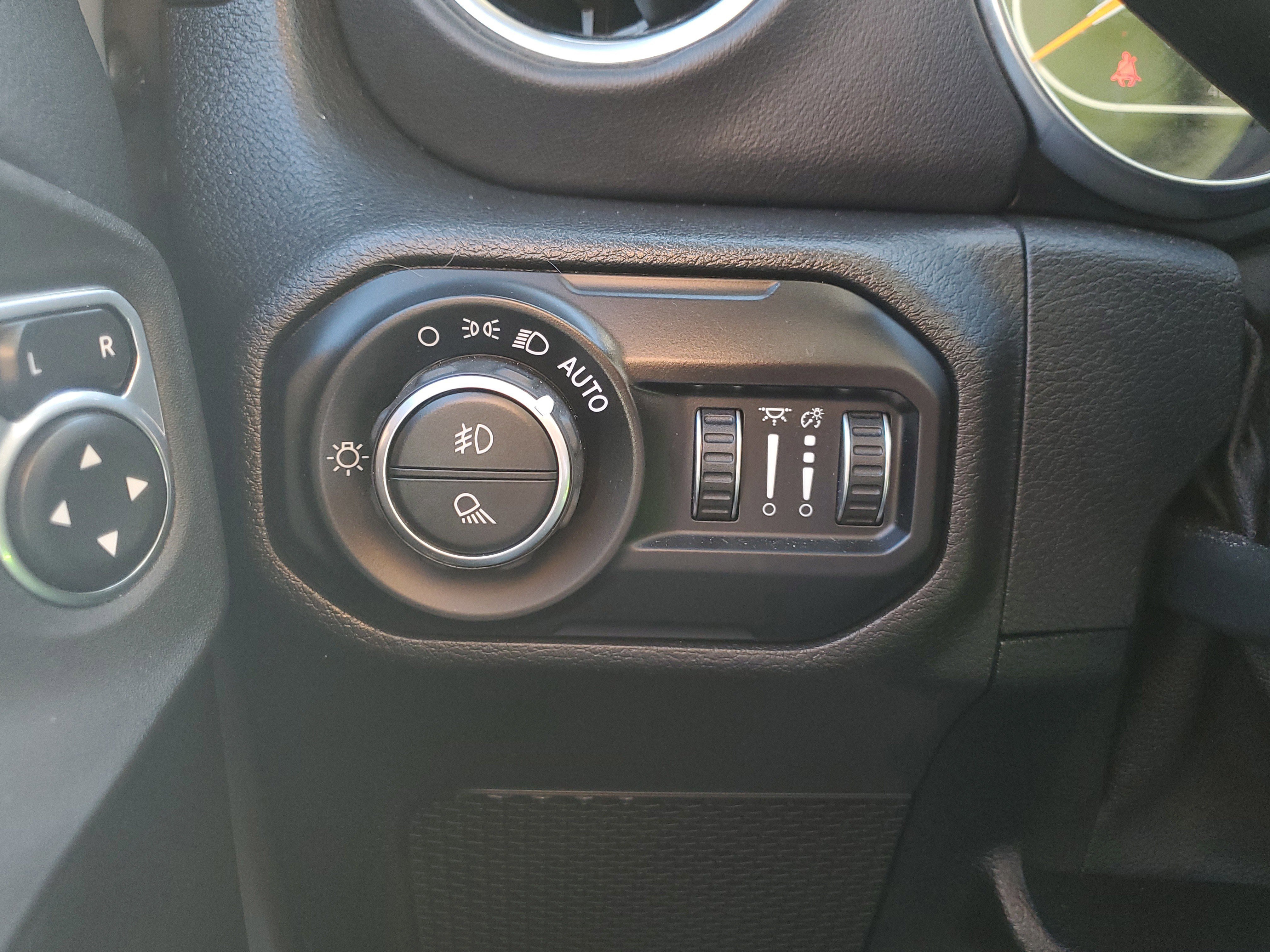 Used 2021 Jeep Gladiator Overland w/ Popular Equipment Package image 29