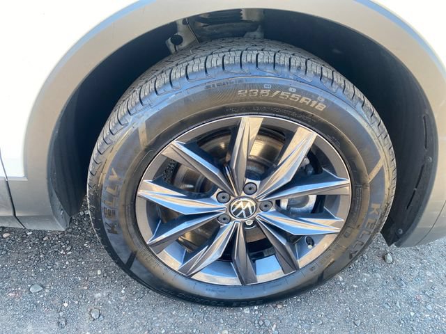 Used 2022 Volkswagen Tiguan SE AWD/4WD image 9