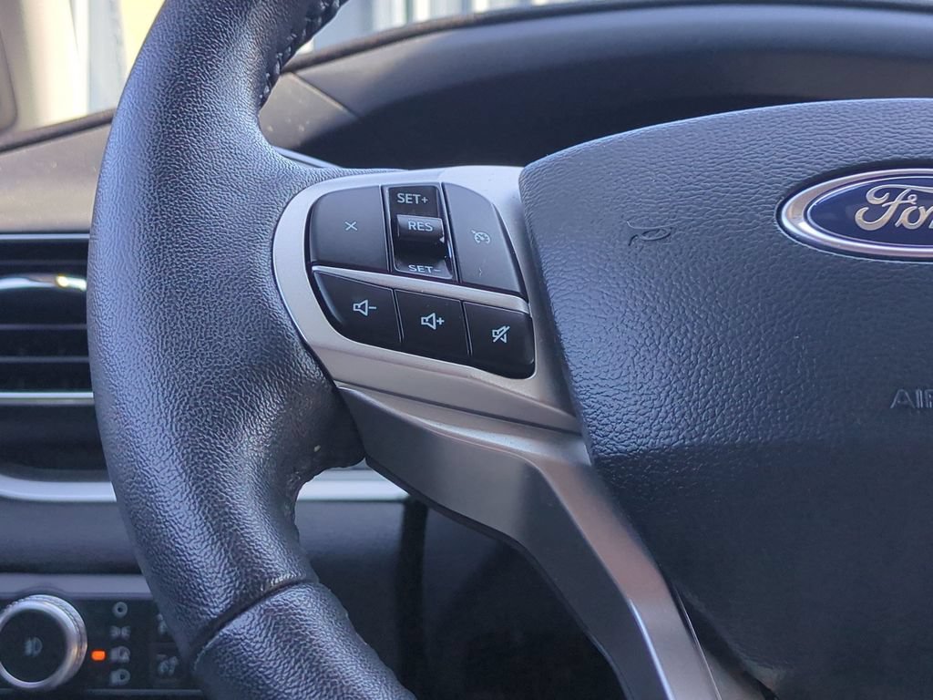Certified 2021 Ford Explorer XLT w/ Equipment Group 202A RWD image 16