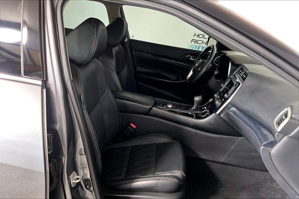 Used 2023 Nissan Maxima Platinum w/ Sport Mat Group FWD image 6
