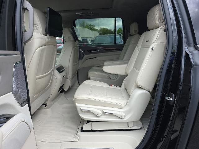 Used 2022 Cadillac Escalade ESV Premium Luxury Platinum AWD/4WD image 17