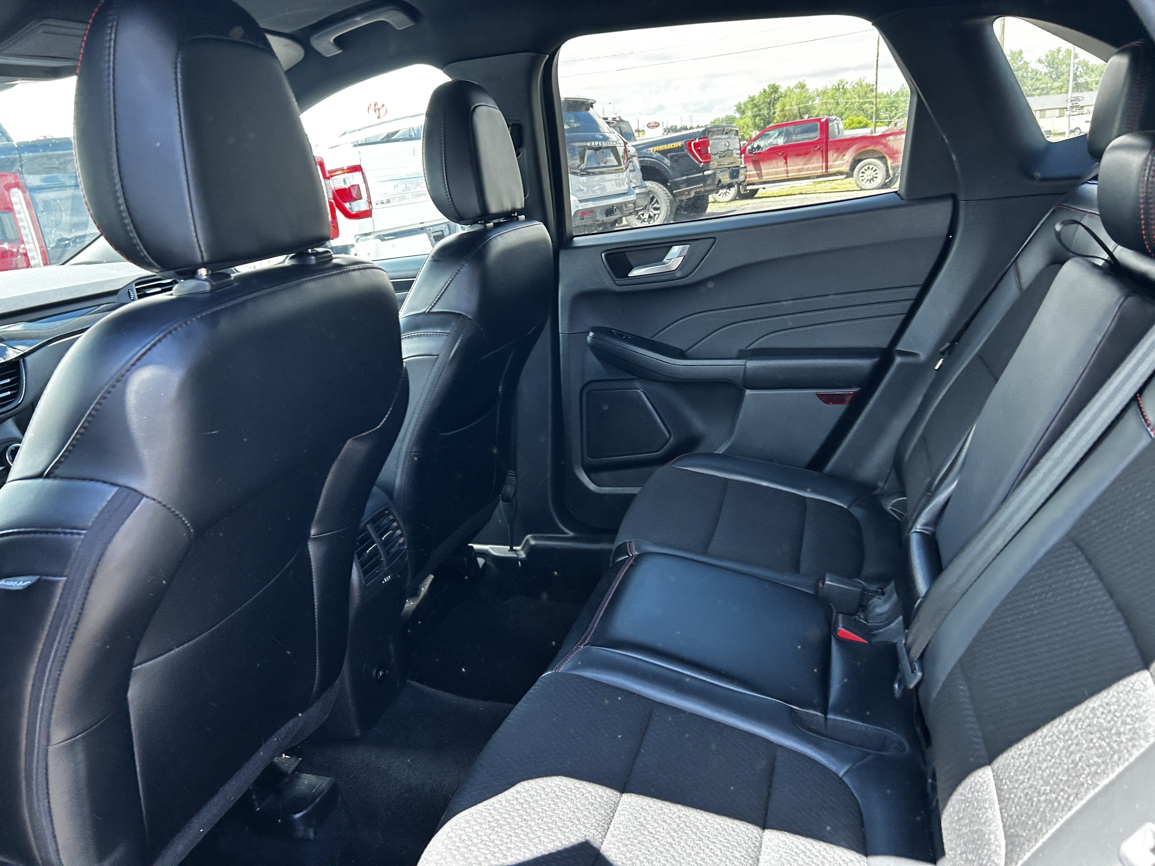 Certified 2025 Ford Escape ST-Line Select AWD/4WD image 11