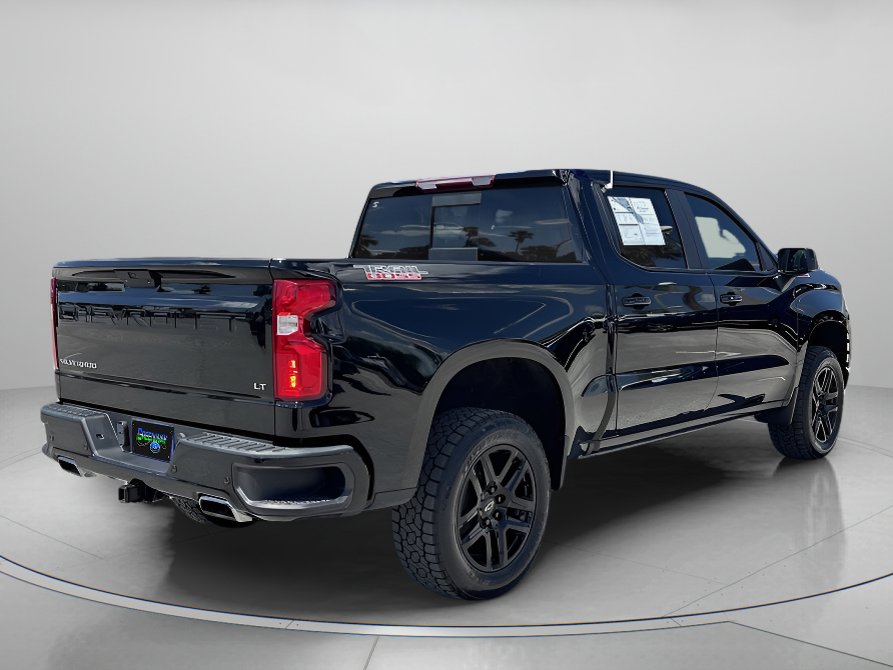 Used 2021 Chevrolet Silverado 1500 LT Trail Boss w/ Convenience Package II image 3