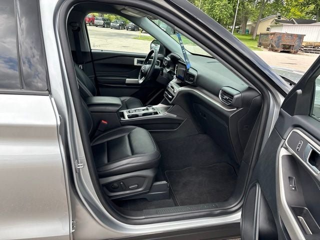 Certified 2023 Ford Explorer XLT w/ Equipment Group 202A AWD/4WD image 5