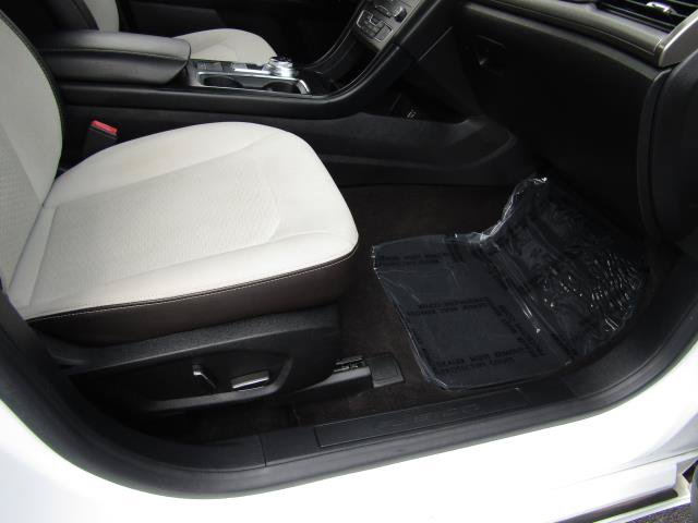 Certified 2019 Ford Fusion SE w/ Equipment Group 151A FWD image 9