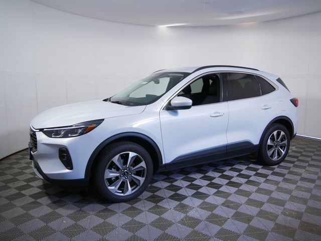 Certified 2025 Ford Escape Platinum AWD/4WD image 5