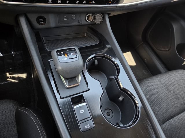 Used 2025 Nissan Rogue SV FWD image 11