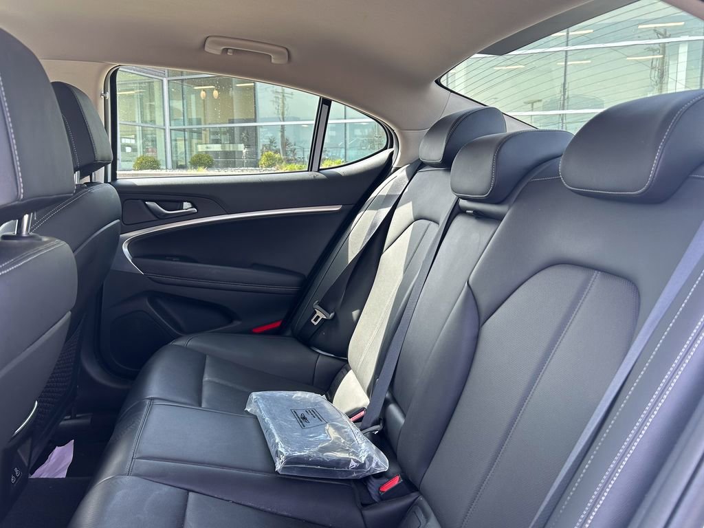 Used 2025 Genesis G70 2.5T image 13