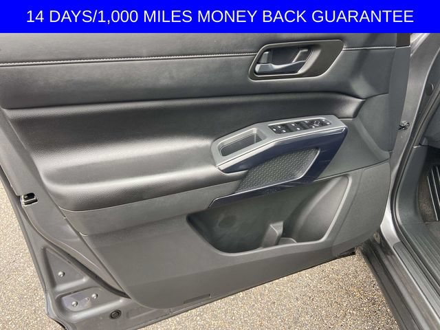 Used 2025 Nissan Pathfinder SV FWD image 11