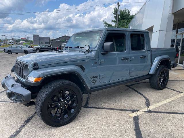 Used 2024 Jeep Gladiator Sport AWD/4WD image 3