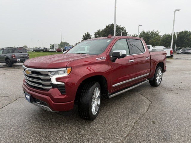Used 2025 Chevrolet Silverado 1500 High Country AWD/4WD image 3