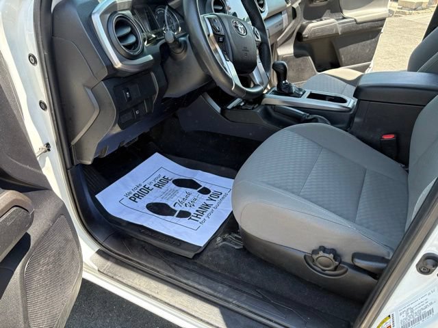 Used 2022 Toyota Tacoma SR5 w/ SR5 Appearance Package (SM) AWD/4WD image 14