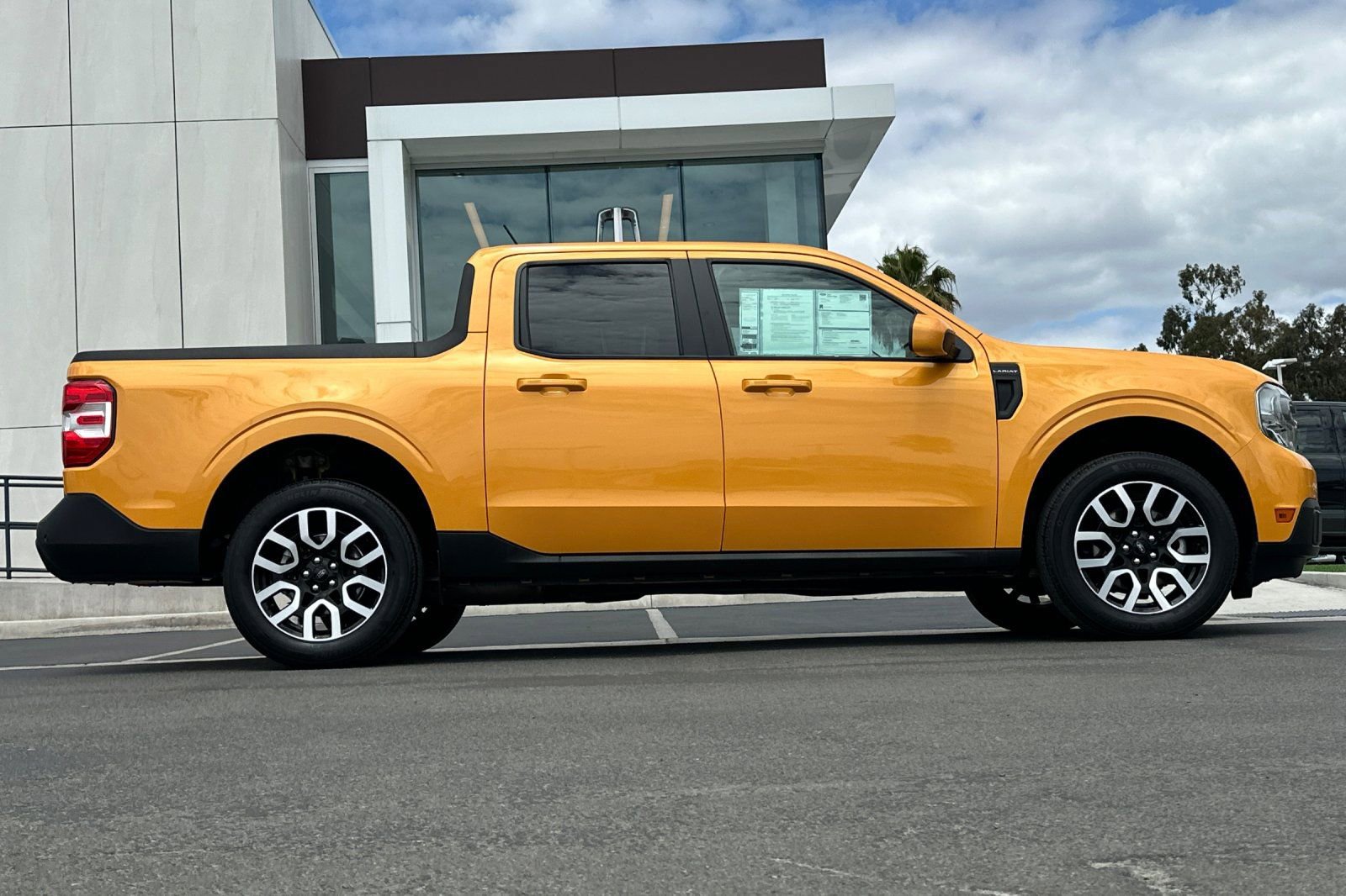 Certified 2023 Ford Maverick Lariat w/ Lariat Luxury Package AWD/4WD image 2