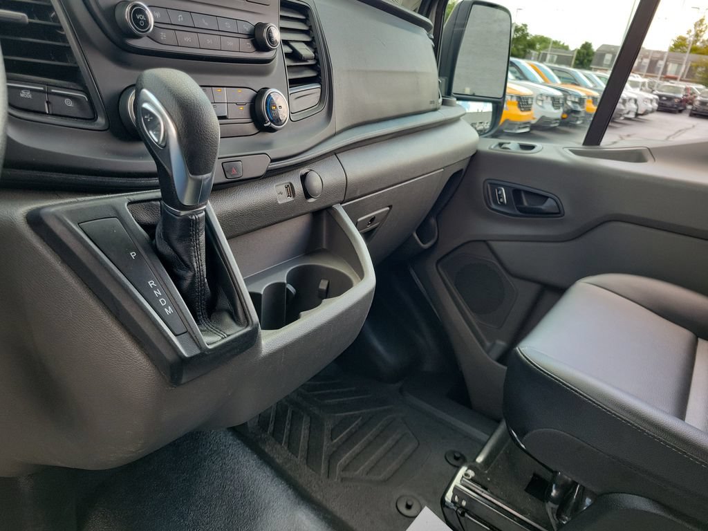 Certified 2025 Ford Transit 250 148 High Roof Extended RWD image 31