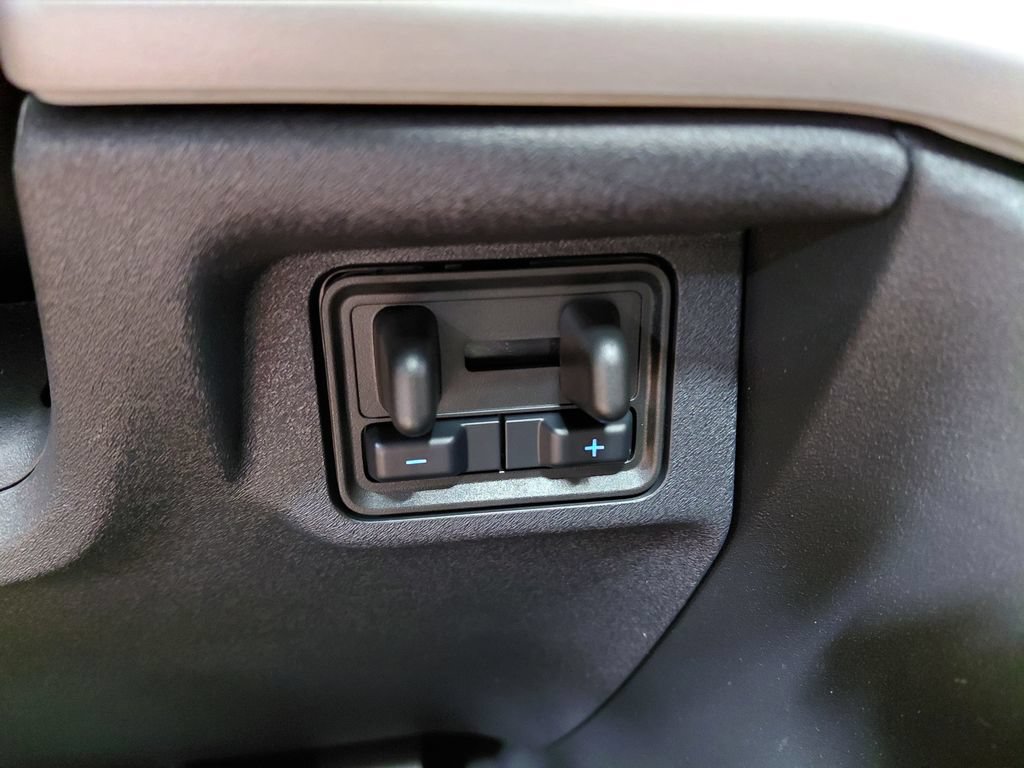 Certified 2025 Ford Expedition Active AWD/4WD image 36