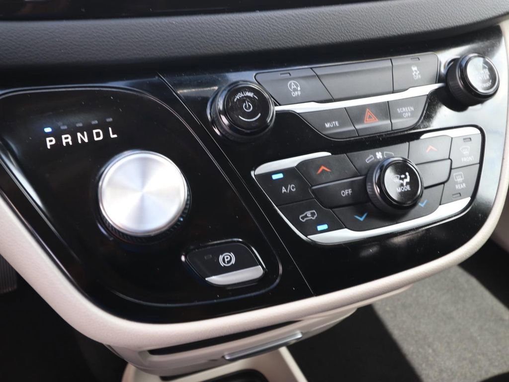 Used 2023 Chrysler Voyager LX FWD image 20
