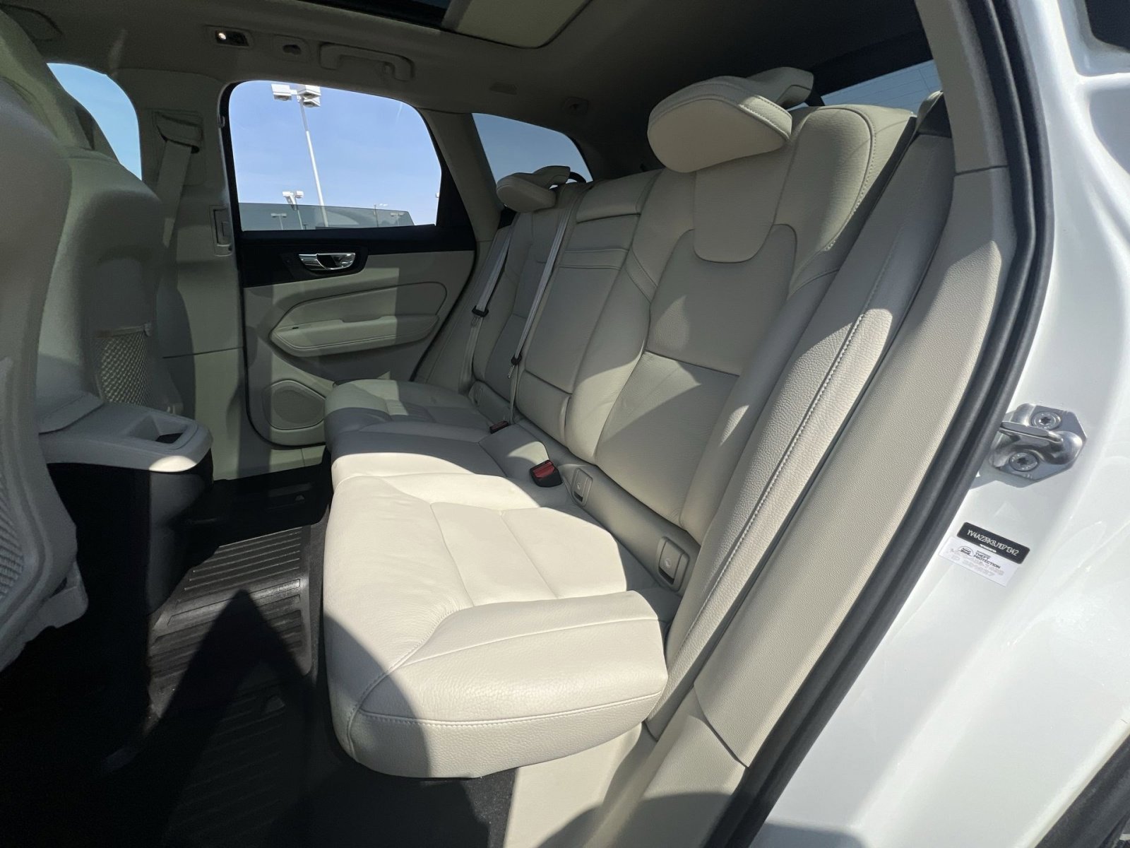 Used 2018 Volvo XC60 T6 Momentum image 25