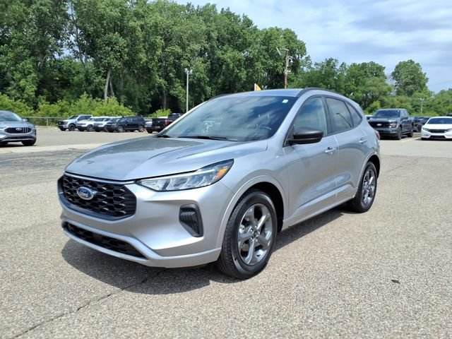 Certified 2024 Ford Escape ST-Line w/ Tech Pack #1 FWD image 3