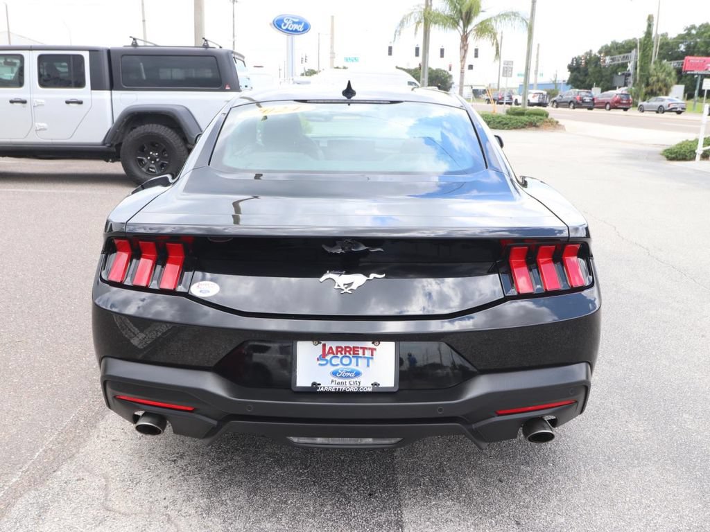 Certified 2024 Ford Mustang Coupe RWD image 10