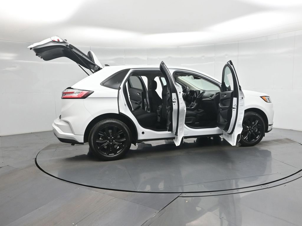 Certified 2023 Ford Edge SE w/ Black Appearance Package image 33