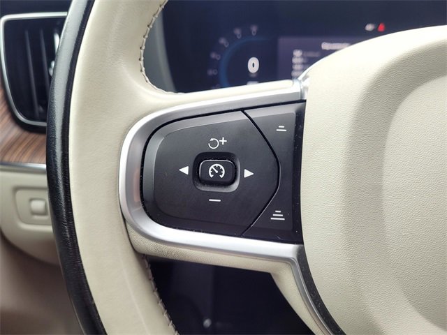 Used 2022 Volvo XC60 B5 Momentum image 24