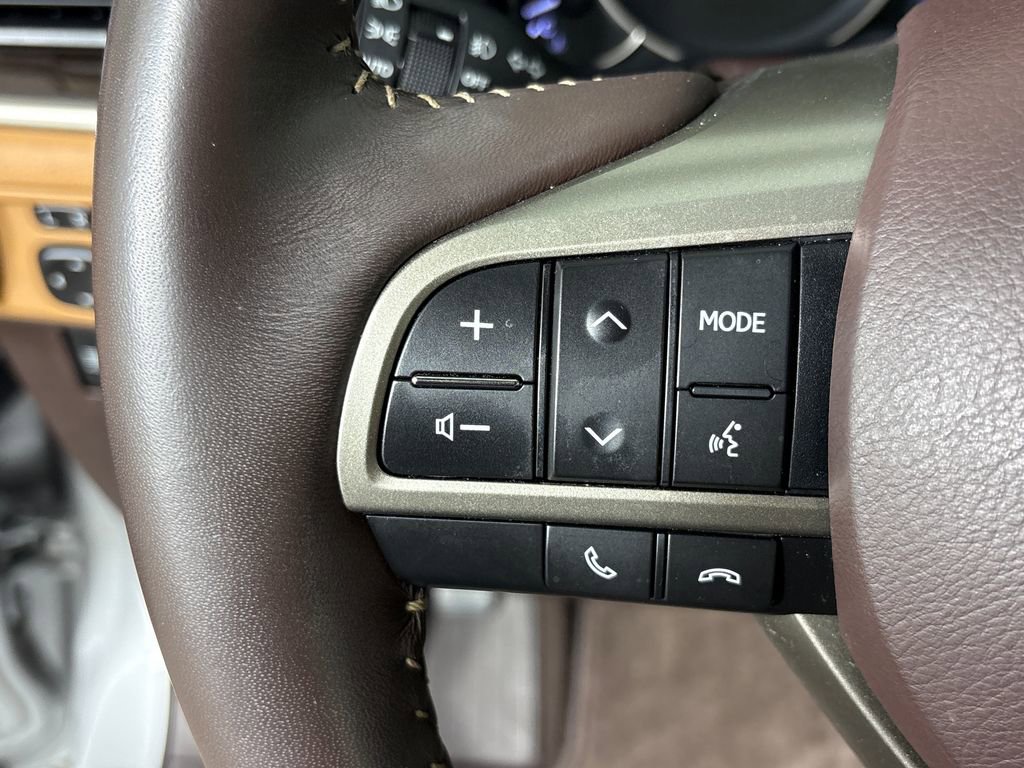 Used 2018 Lexus ES 350 w/ Luxury Package w/Wood Trim FWD image 17