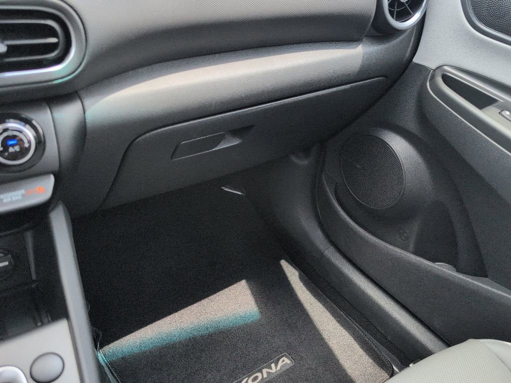 Used 2023 Hyundai Kona Limited FWD image 21
