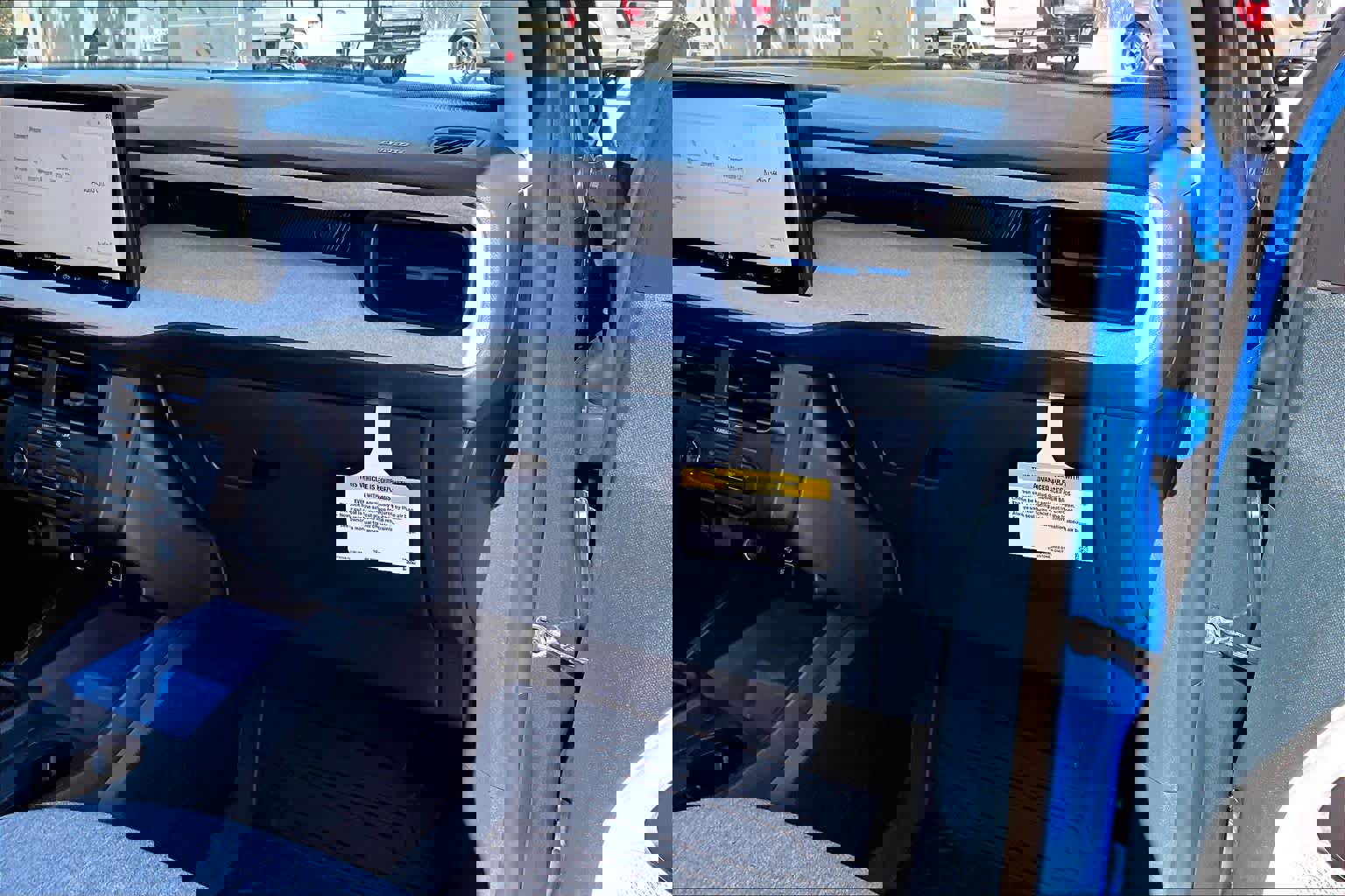 Certified 2025 Ford Maverick XLT image 19