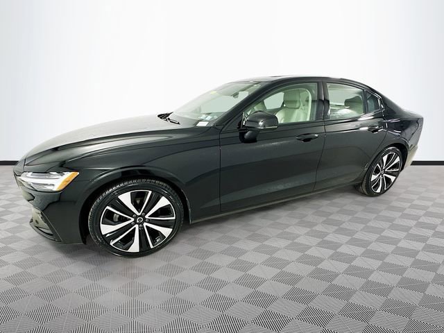 Used 2022 Volvo S60 B5 Momentum w/ Premium Package image 6