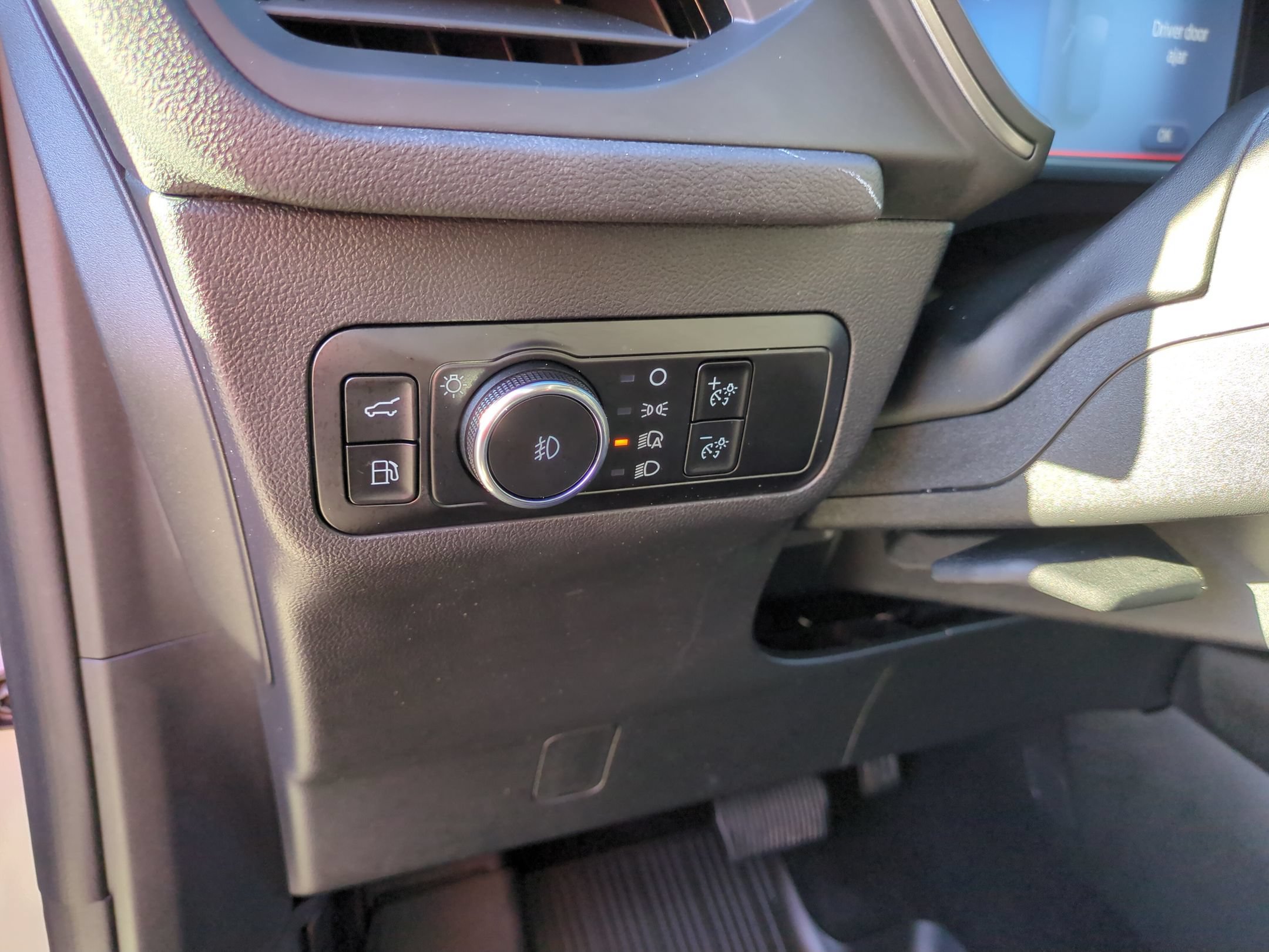 Certified 2025 Ford Escape SE FWD image 18